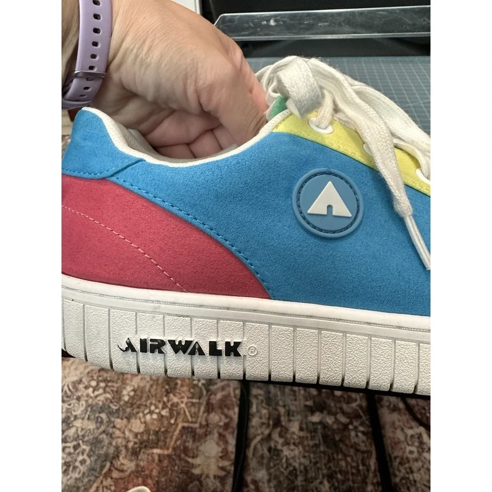 Airwalk ride woman